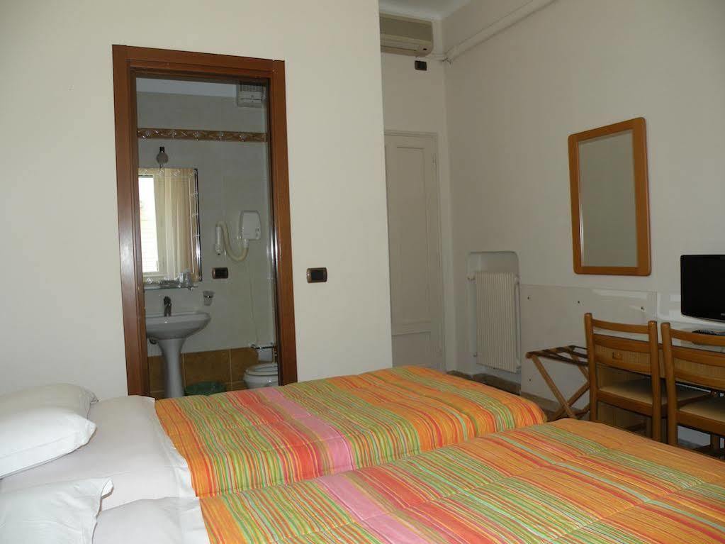 Hotel Milano Піза Екстер'єр фото